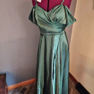NWOT Womens Off Shoulder Mermaid Bridesmaid Dress Long w Slit Emerald Green 4-10